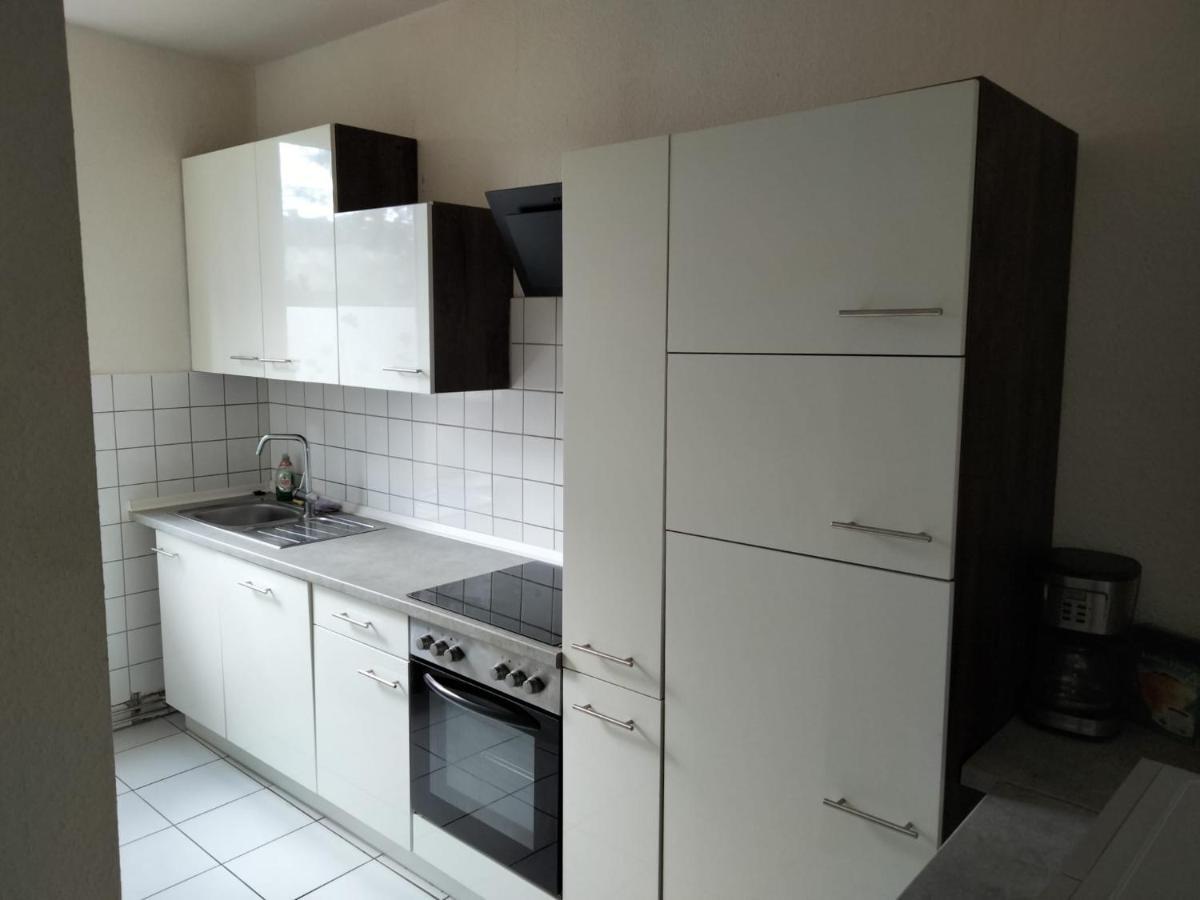 Modernes Apartment Mit 2 Schlafzimmern Und Privatparkplatz Nahe Innenstadt Neumuenster Exterior photo