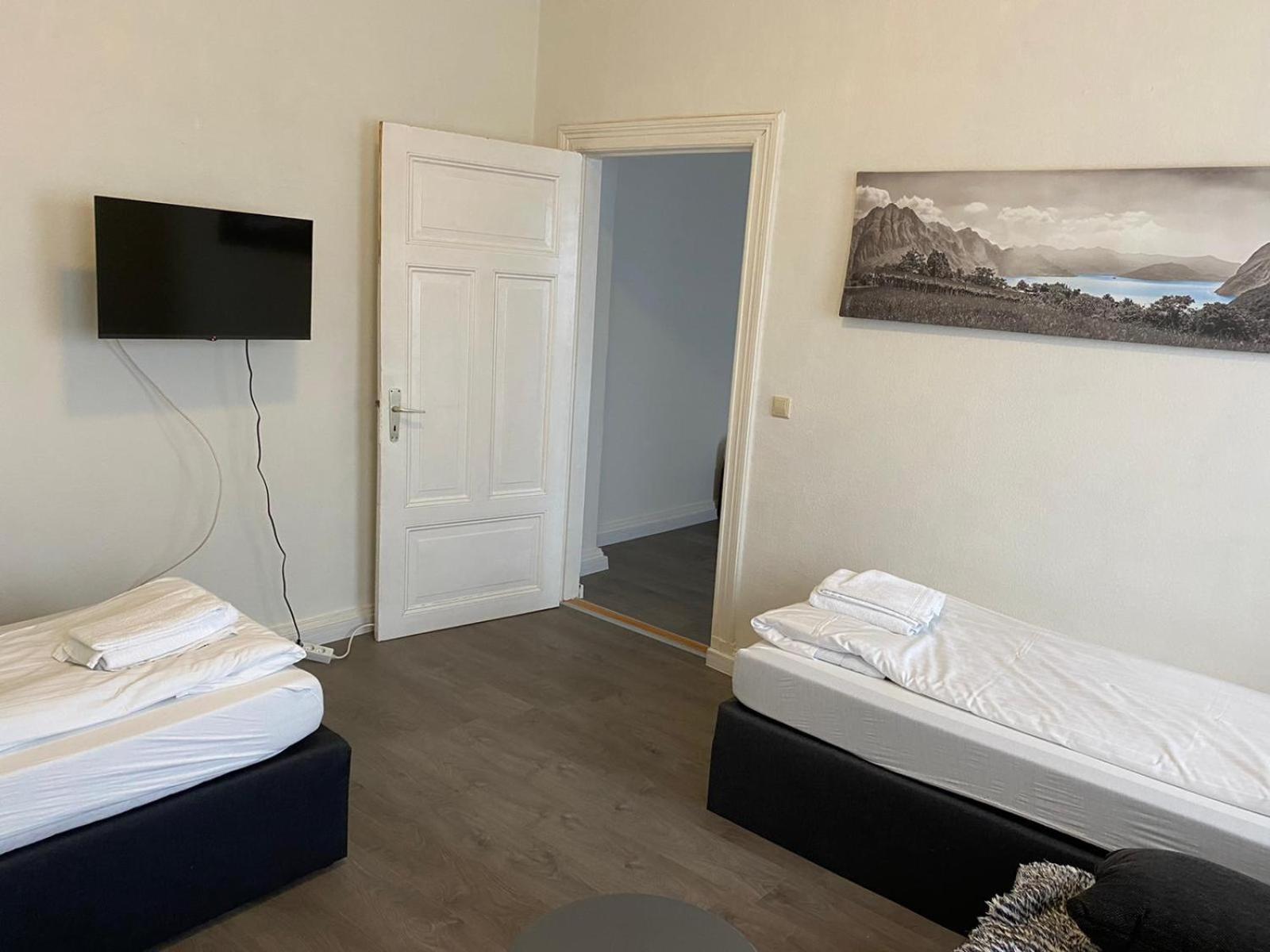 Modernes Apartment Mit 2 Schlafzimmern Und Privatparkplatz Nahe Innenstadt Neumuenster Exterior photo