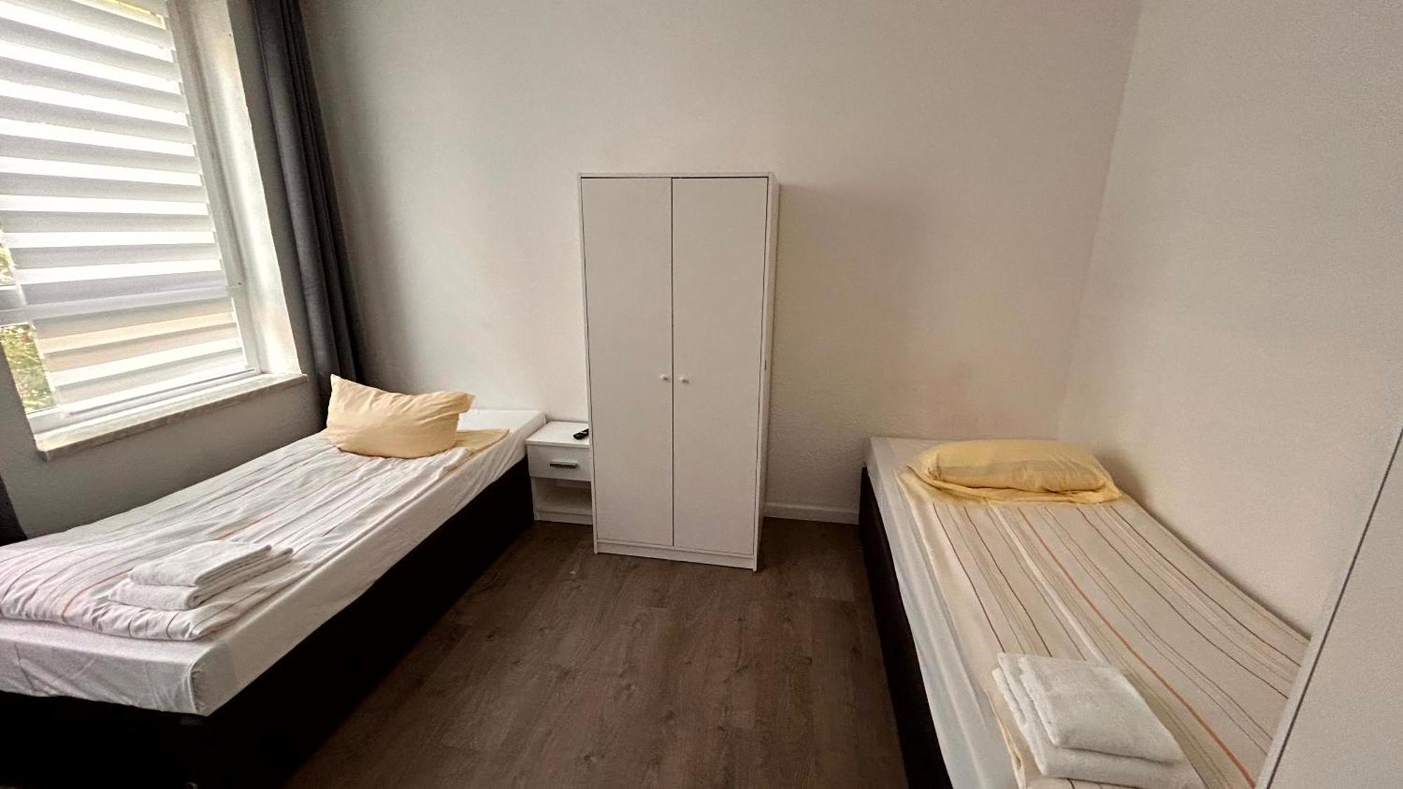 Modernes Apartment Mit 2 Schlafzimmern Und Privatparkplatz Nahe Innenstadt Neumuenster Exterior photo
