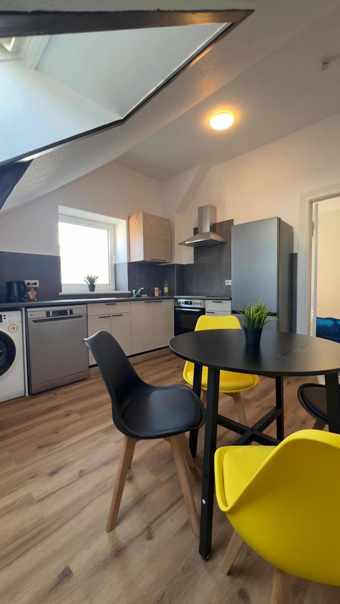Modernes Apartment Mit 2 Schlafzimmern Und Privatparkplatz Nahe Innenstadt Neumuenster Exterior photo